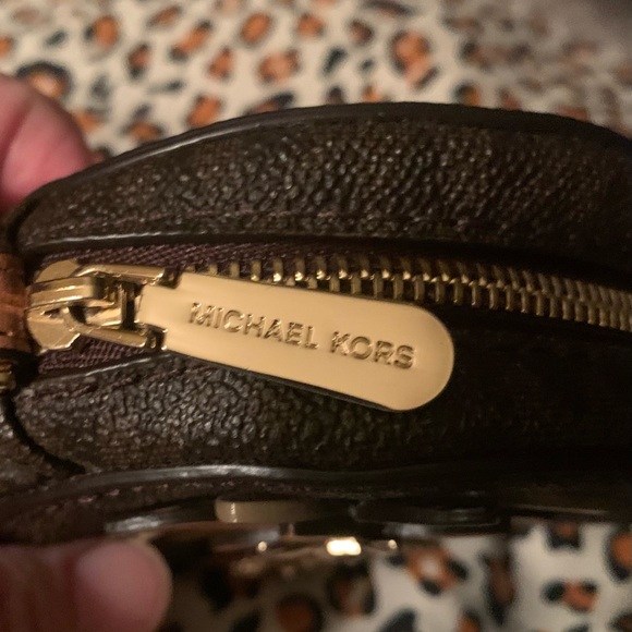 Michael Kors Small Round Coin Wristlet *Unique* NWOT Gift - Picture 3 of 6